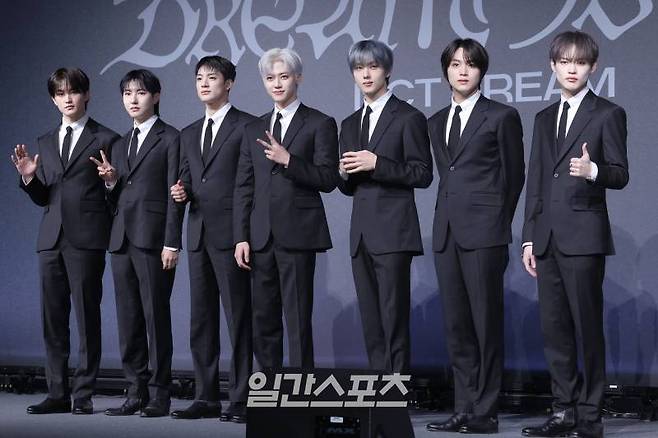 그룹 NCT 드림(NCT DREAM) 마크, 런쥔, 제노, 재민, 지성, 해찬, 천러가 25일 오후 서우 광진구 그랜드 워커힐 서울에서 열린 새 앨범 '드림 이스케이프' 발매 기념 기자간담회에 참석해 인사말을 하고 있다. 타이틀 곡 '스무디'는 808 베이스 라인과 스네어 리듬, 반복되는 챈팅이 만들어내는 그루비함이 인상적인 힙합 댄스 곡이다. 서병수 기자 qudtn@edaily.co.kr /2024.03.25/