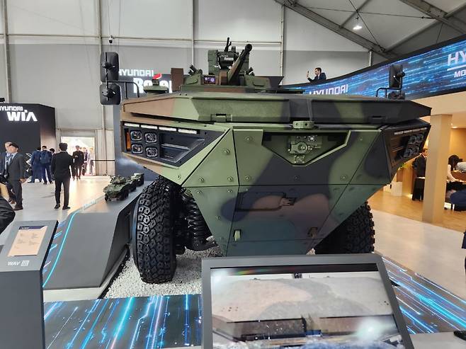 'ADEX 2023' 에서 선보인 현대로템의 신형 차량형 장갑차. / 김동현 기자