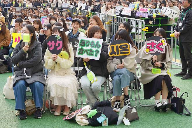 한국인인지, 일본인인지...NCT WISH의 한국관광 홍보토크쇼를 보기 위해 모인 일본인 팬들
