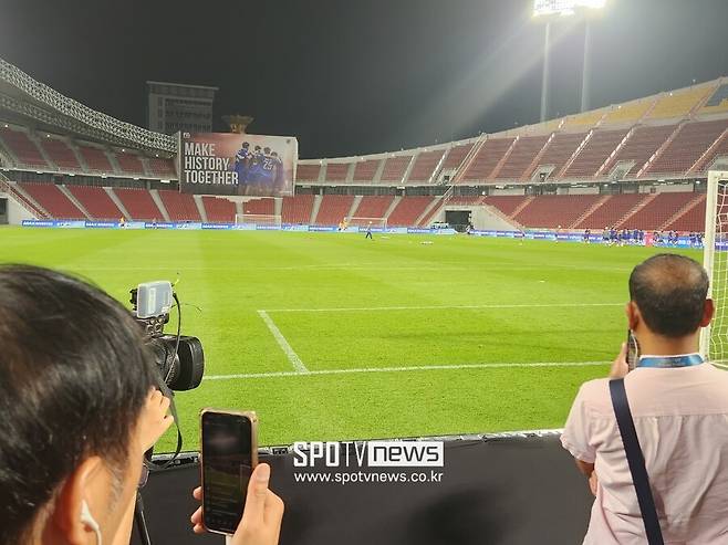 ▲ 축구대표팀 훈련에 몰린 태국 취재진, 손흥민을 계속 찾았다.