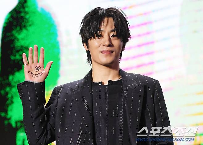 넷플릭스 시리즈 '기생수: 더그레이' 제작발표회가 26일 서울 용산구 한강로동 서울드래곤시티에서 열렸다. 배우 구교환이 포토타임을 갖고 있다. 용산=박재만 기자 pjm@sportschosun.com/2024.03.26