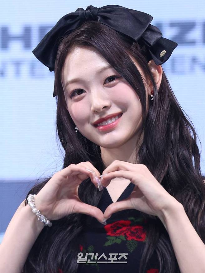 걸그룹 리센느(RESCENE) 미나미가 26일 오후 서울 광진구 예스24라이브홀에서 열린 싱글 1집 'Re:Scene'(리 씬) 발매 기념 쇼케이스에 참석해 포즈를 취하고 있다. 타이틀곡 'UhUh'(어어) MV 티저에서 리센느는 중독적인 사운드와 함께 세련되면서도 우아한 룩을 매치, K팝 팬들에게 신선한 아우라를 안겨주고 있다. 서병수 기자 qudtn@edaily.co.kr /2024.03.26/