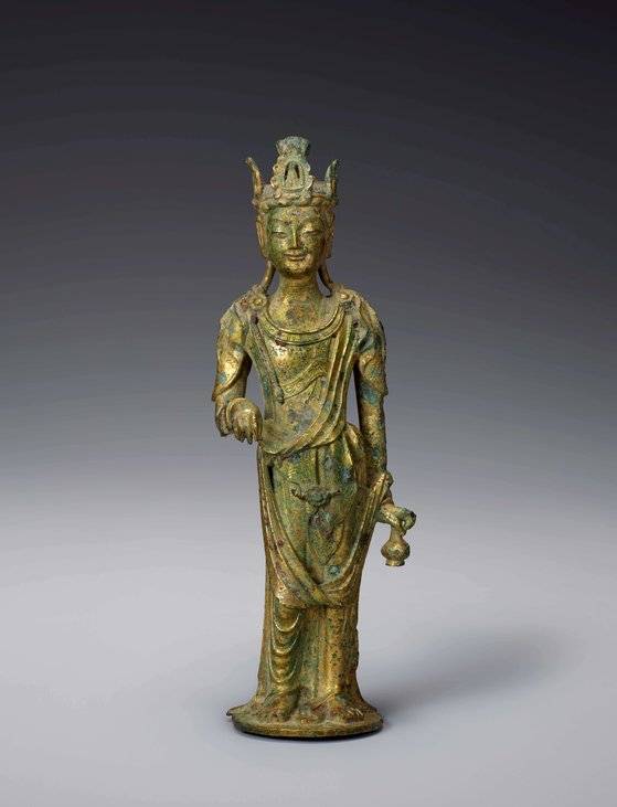 '백제의 미소'로 알려진 '금동 관음보살 입상'(높이 26.7㎝). 일본 소장가에게서 빌려왔다. 사진 호암미술관