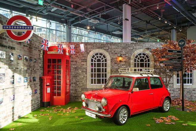 'MINI 헤리티지 & 비욘드'에 전시된 미니 클래식. 미니 코리아 제공