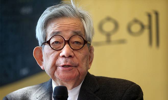 반성적 ‘일본 전후세대’를 대표하는 작가 오에 겐자부로가 작고한 지 벌써 1년을 맞았다. 그는 “늘 권력을 반대하는 입장으로 살아왔지만, 소설가로서의 생활보다 상위에 두진 않았다”고 말했다. 세계일보 자료사진