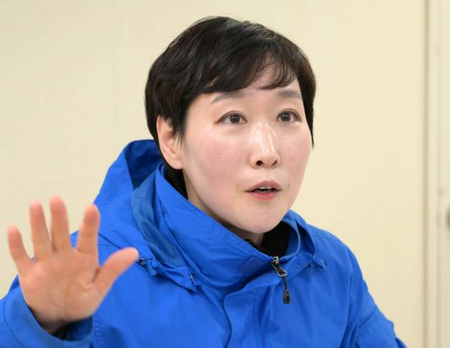 이지은 더불어민주당 마포갑 후보가 서울 마포구 염리동의 사무실에서 서울경제신문과 인터뷰를 하고 있다. 성형주 기자