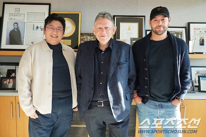 왼쪽부터 방시혁 하이브 의장, 루시안 그레인지 유니버설 뮤직 그룹 회장 겸 CEO, 스쿠터 브라운 하이브 아메리카 CEO. 사진 제공=하이브