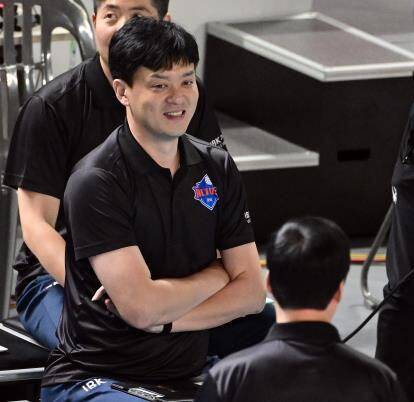 IBK기업은행 코치 시절의 이영택 GS칼텍스 신임 감독. /한국배구연맹