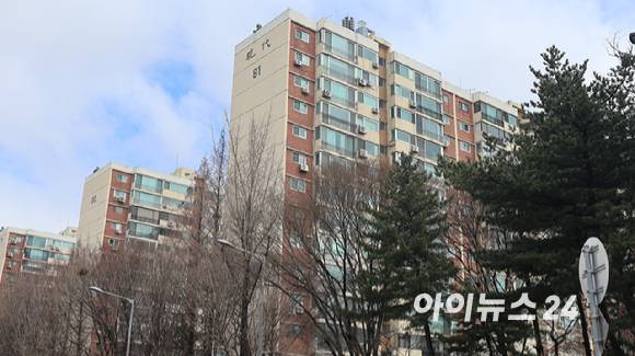 압구정 현대아파트 81동 전경 [사진=이수현 기자]