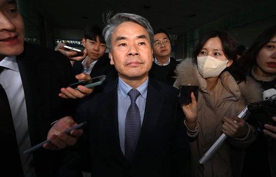 이종섭 주호주 대사가 21일 인천국제공항으로 귀국하는 모습. 공동취재단. 연합뉴스.