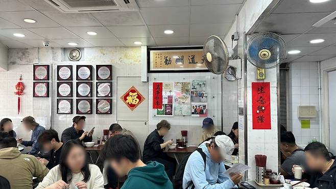 홍콩의 한 식당. 테이블에 냅킨을 비치하지 않고 있다.  /사진= 강예신 기자