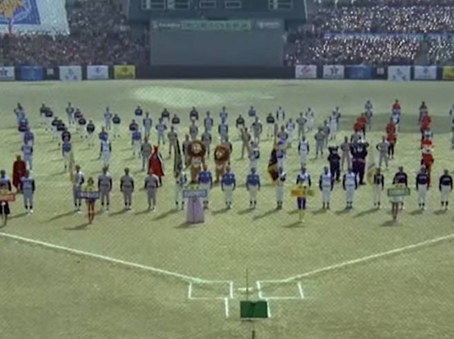 1982년 3월27일 동대문야구장에서 MBC 청룡과 삼성 라이온즈 개막전이 열리며 KBO리그가 출범했다. 사진은 KBO리그 개막전. /사진=KTV 유튜브 캡쳐