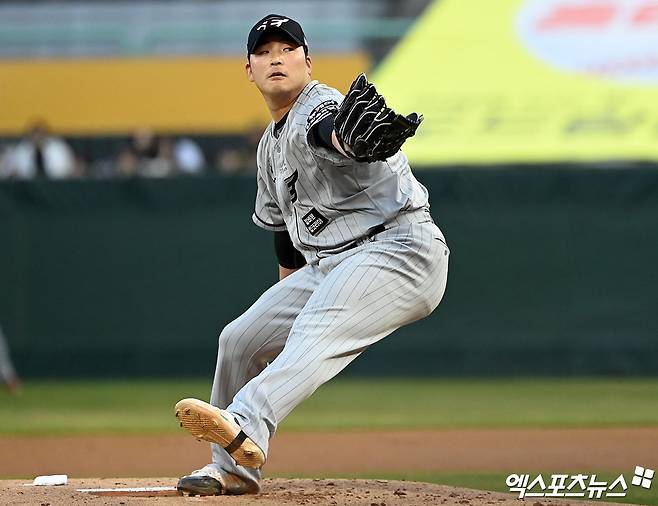26일 오후 인천SSG랜더스필드에서 열린 2024 신한 SOL Bank KBO리그 한화 이글스와 SSG 랜더스의 경기, 선발투수로 등판한 한화 김민우가 주무기 포크볼을 앞세워 5이닝 무실점으로 호투하고 승리투수가 됐다. 인천, 김한준 기자