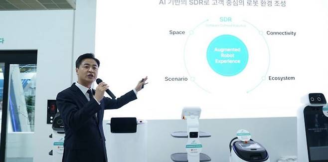 김민교 마로솔 대표가 코엑스에서 열린 2024 SFAW에서 솔링크에 대해 설명하고 있다.