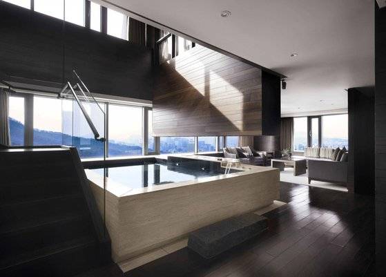 반얀트리의 프레지덴셜 스위트 객실. 이 호텔에서 가장 비싼 방으로 1박 1000만원이 넘는다. 창 너머로 남산과 서울 도심 일대를 내다볼 수 있다. 사진 반얀트리 클럽 앤 스파