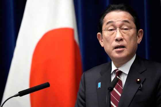 기시다 후미오 일본 총리가 28일 도쿄에서 기자회견을 하고 있다. 로이터=연합뉴스