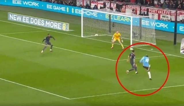 루카쿠의 왼발 아웃사이드 크로스./더 선