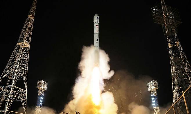 지난 2023년 11월 21일 북한이 발사한 군사정찰위성 1호기 '만리경-1호'의 발사 모습. 조선중앙통신연합뉴스