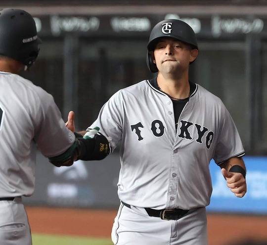 2군행을 거부하고 요미우리에서 자진 퇴단한 루그네드 오도어