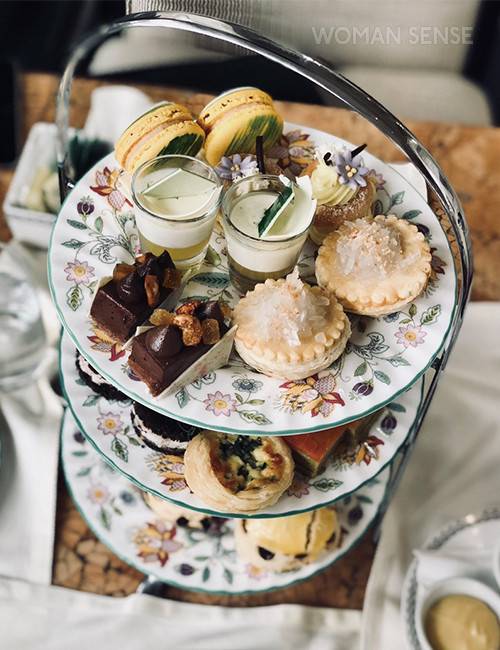 더 페닌슐라 호텔의 애프터눈 티. 한국과 다르게 필리핀의 호텔 로비 음료 가격은 노천카페와 별 차이가 없다.