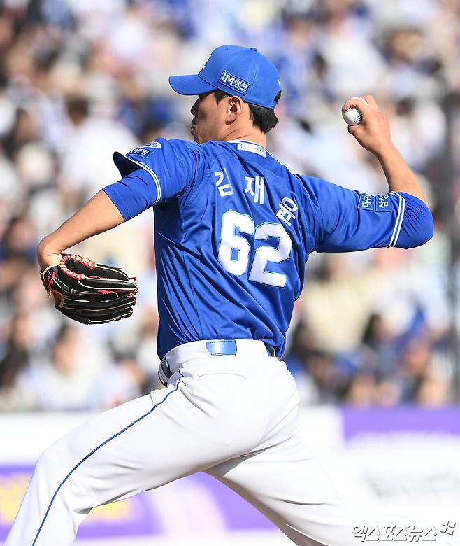 삼성 라이온즈 구원투수 김재윤이 정규시즌 경기에 등판해 투구하고 있다. 엑스포츠뉴스 DB