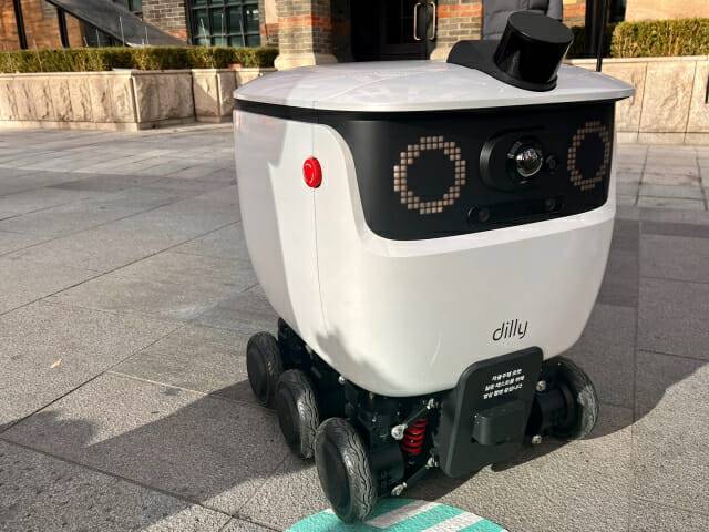 우아한형제들 자율주행 로봇 '딜리'가 코엑스 서편 테헤란로87길 인근 건물 6곳에서 배달 업무를 수행 중이다. (사진=신영빈 기자)