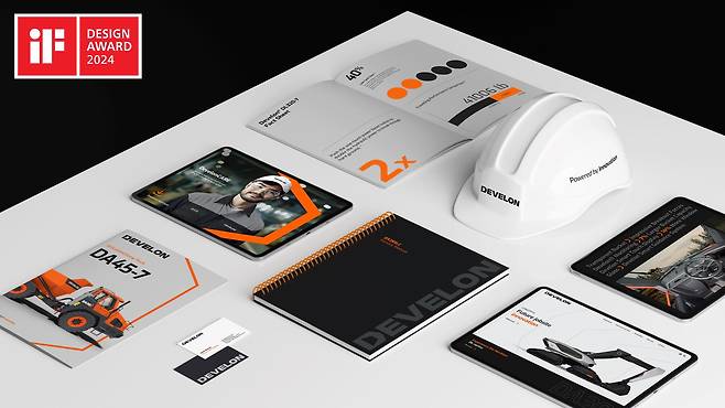 디벨론 브랜딩 가이드에 맞춰 제작된 제품 및 판촉물 /HD현대사이트솔루션 제공.