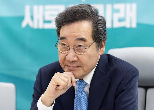 이낙연 새로운미래 광주 광산을 후보가 29일 광산구 선거사무소에서 데일리안과 인터뷰를 하고 있다. ⓒ이낙연 캠프