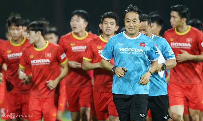 베트남 축구대표팀 수석코치였던 이영진 현 대한축구협회 전력강화위원. 사진=VN익스프레스