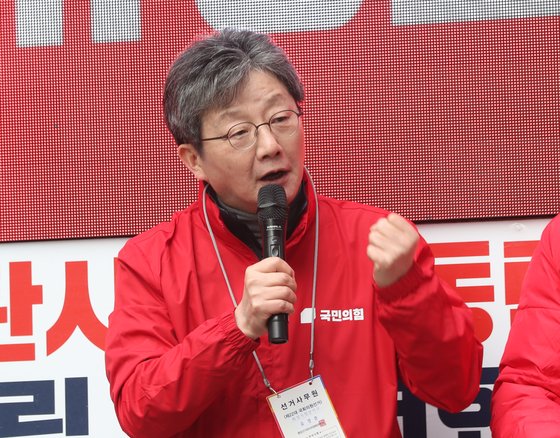 지난 28일 유승민 전 의원이 경기도 화성에서 지원 유세를 하는 모습. 뉴스1