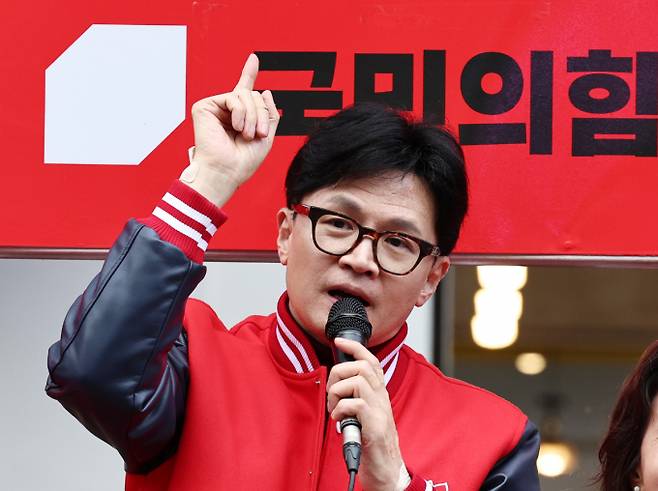 한동훈 국민의힘 비상대책위원장(사진)이 30일 유세 과정에서 조국 조국혁신당 대표를 비판했다. /사진=뉴스1