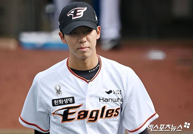 한화 이글스가 31일 대전 한화생명이글스파크에서 열리는 2024 신한 SOL Bank KBO리그 KT 위즈와의 경기에서 7연승과 2연속 싹쓸이승을 노린다. 한화는 2024 신인드래프트 전체 1순위 신인 황준서를 선발투수로 내세운다. 엑스포츠뉴스DB