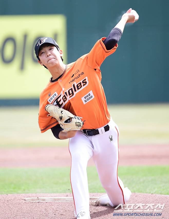 31일 대전 한화생명이글스파크에서 열린 한화와 KT 경기. 투구하는 한화 선발 황준서. 대전=송정헌 기자songs@sportschosun.com/2024.03.31/