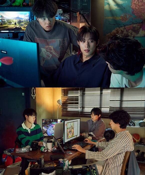 김성철(위쪽 사진의 가운데)은 지금껏 본 적 없는 외적 스타일링으로 관객들의 시선을 사로잡았다. /㈜에이스메이커무비웍스