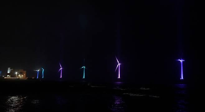 탐라해상풍력발전소 야간 전경/남동발전 제공