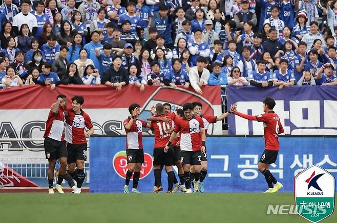 [서울=뉴시스]프로축구 K리그2 부산 아이파크 (사진 = 프로축구연맹 제공)