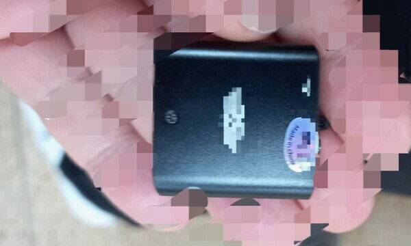 지난 3월12일 한 초등학교 장애학생의 옷소매에서 발견된 녹음기. 전국특수교사노동조합 제공