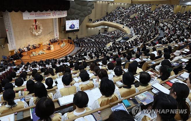 2024 한국교회 부활절 연합예배 (서울=연합뉴스) 진성철 기자 =  31일 서울 강동구 명성교회에서 '2024 한국교회부활절연합예배'가 열리고 있다. 2024.3.31 zjin@yna.co.kr