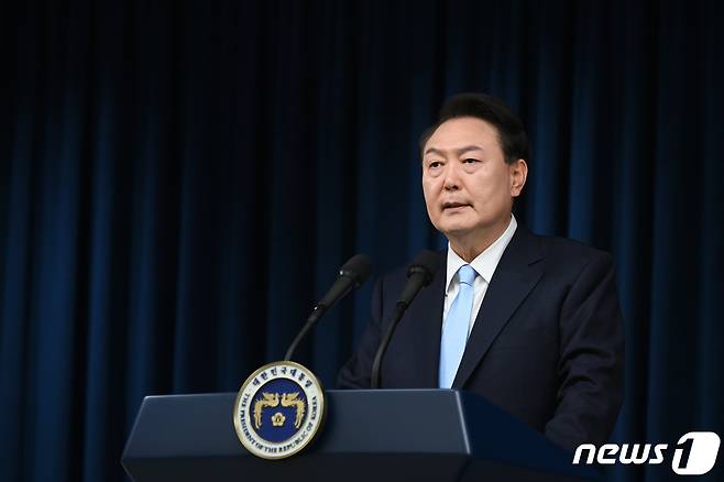 윤석열 대통령이 1일 오전 용산 대통령실 브리핑룸에서 의대 정원 증원 등 의료개혁과 관련 대국민담화 '국민께 드리는 말씀'을 발표하고 있다. (대통령실 제공) 2024.4.1/뉴스1 ⓒ News1 안은나 기자
