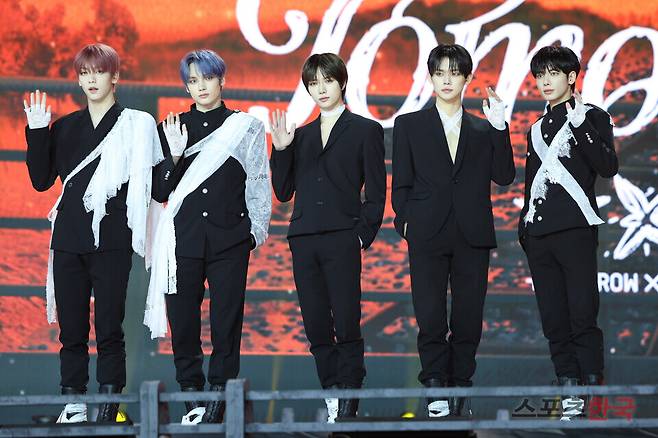 미니 6집 'minisode 3: TOMORROW'(미니소드3: 투모로우) 쇼케이스에 참석한 그룹 투모로우바이투게더(TXT). ⓒ이혜영 기자 lhy@hankooki.com