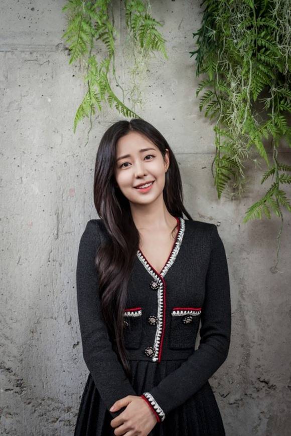 배우 신슬기가 '피라미드 게임'을 시작으로 앞으로도 계속해서 기회의 문을 두드리겠다고 전했다. /티빙
