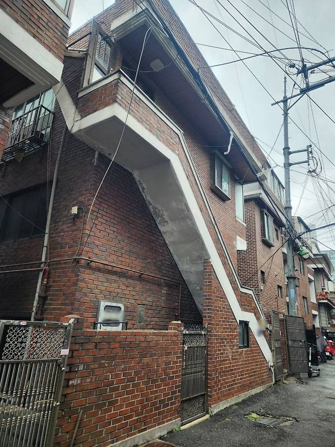 공영운 경기 화성을 더불어민주당 후보가 2017년 현대차 부사장 시절 매입한 서울 성동구 성수동의 다가구주택. /이가영 기자
