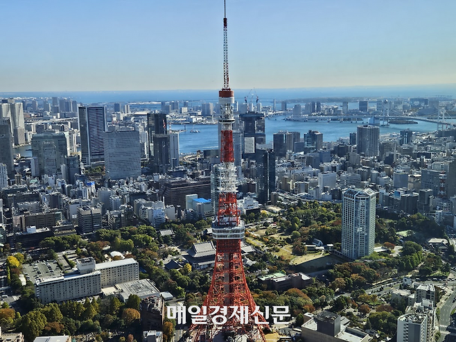 도쿄 아자부다이힐스에서 내려다 본 도쿄 타워 모습. [도쿄 이승훈 특파원]