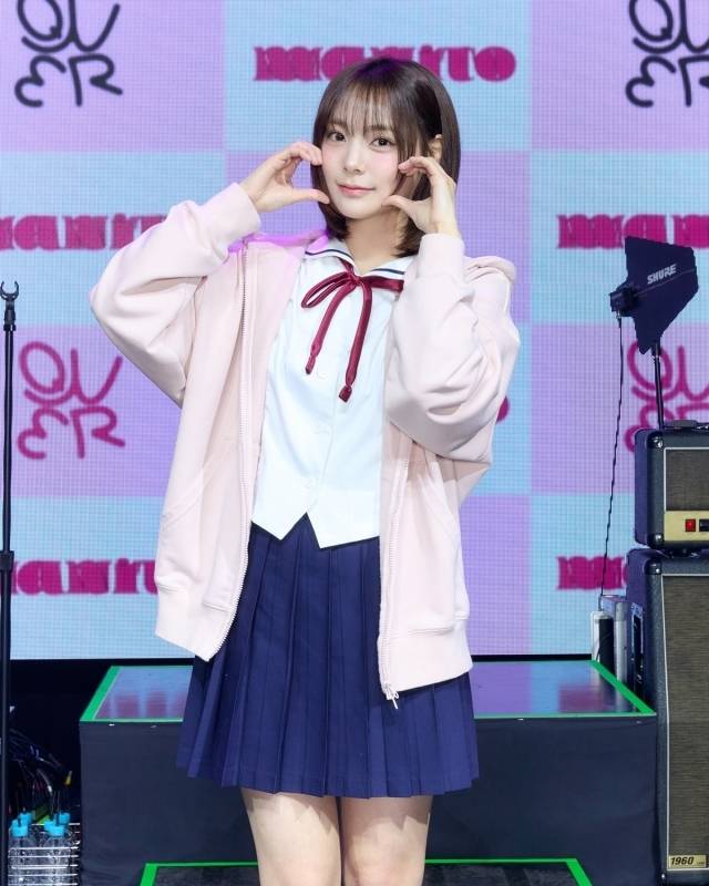 그룹 QWER 미니 1집 '마니또(MANITO)' 발매 기념 쇼케이스. / 타마고 프로덕션