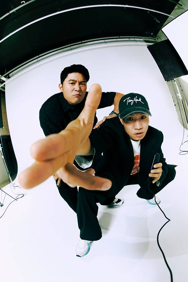 다이나믹 듀오는 지난달 28일 정규 10집 '투 키즈 온 더 블럭'을 발매했다. 아메바컬쳐 제공