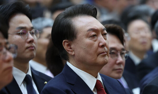 윤석열 대통령이 부활절인 31일 서울 강동구 소재 명성교회에서 열린 '2024 한국교회부활절연합예배'에서 축하 인사말을 하고 있다. 연합뉴스