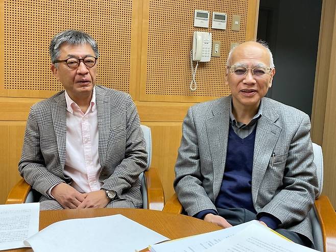 고기소 요지(오른쪽) 아카하타 편집국장과 야마모토 도요히코 아카하타 일요판 편집장. 도쿄/김소연 특파원 dandy@hani.co.kr
