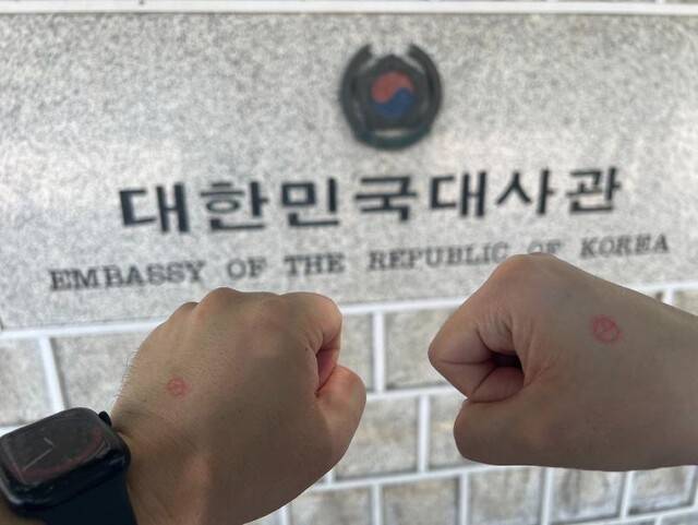1일 온라인 커뮤니티 ‘보배드림’에 올라온 ‘태국 재외선거 후기’라는 제목의 글에서 글쓴이 ㄱ씨는 태국 푸껫에서 방콕까지 왕복 약 1600㎞ 거리를 오가며 제22대 국회의원 재외선거 투표에 참여했다고 밝혔다. 보배드림 누리집 갈무리