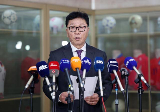 정해성 대한축구협회 전력강화위원장이 2일 서울 종로구 축구회관에서 제5차 전력강화위원회 결과 브리핑을 하고 있다. 뉴시스