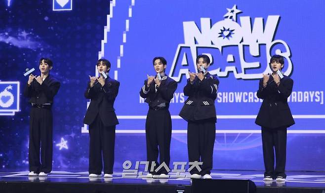 그룹 나우어데이즈(NOWADAYS) 현빈, 연우 시윤, 진혁, 윤이 2일 오후 서울 용산구 블루스퀘어 마스터카드홀에서 열린 첫 번째 싱글 'NOWADAYS' 데뷔 쇼케이스에 참석해 인사말을 하고 있다. 타이틀 '우위(OoWee)'는 소울풀한 멜로디와 힙합 요소가 조화를 이룬 곡이다. 서병수 기자 qudtn@edaily.co.kr /2024.04.02/